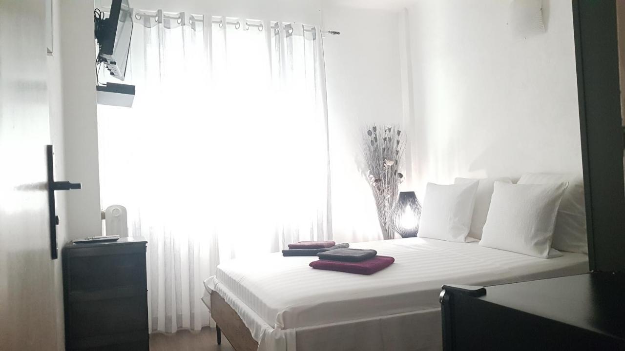 Bed and Breakfast Les Pieds Dans L'Eau Niza Exterior foto