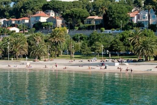 Bed and Breakfast Les Pieds Dans L'Eau Niza Exterior foto